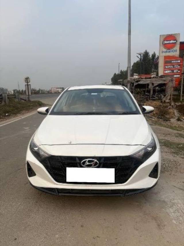 https://images10.gaadi.com/usedcar_image/4586502/original/processed_7642cfb6-5677-478c-ab06-f6645d38c5ee.jpeg?imwidth=6402