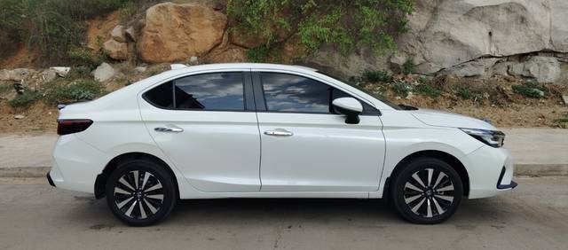 https://images10.gaadi.com/usedcar_image/4586506/original/ec0fa52c3581ef3a3ce1405dbfe7e993.jpeg?imwidth=6401