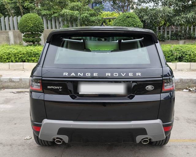 https://images10.gaadi.com/usedcar_image/4586594/original/processed_1a71650ddeab5ddf3bd8540851e8a888.jpeg?imwidth=6402