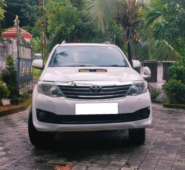 https://images10.gaadi.com/usedcar_image/4586598/original/processed_3959cc4b-9d61-441f-9f2d-61ae37fc79ae.jpg?imwidth=6400