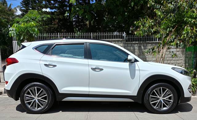 https://images10.gaadi.com/usedcar_image/4586601/original/98e9a25c16e5e9604e467a9565f8cecf.jpg?imwidth=6401