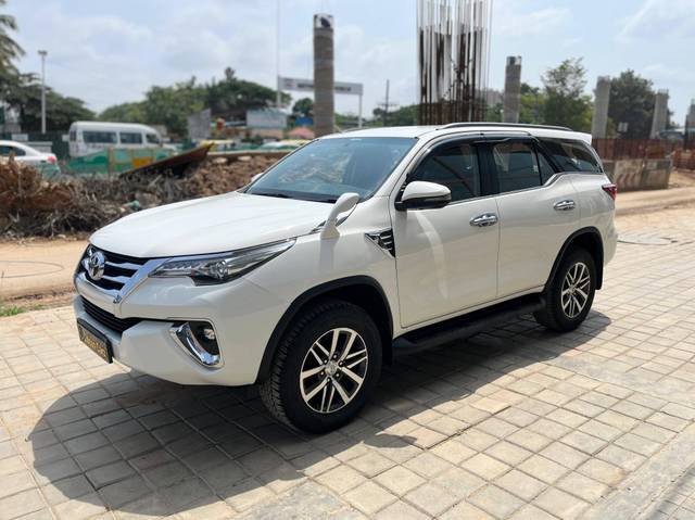 https://images10.gaadi.com/usedcar_image/4586638/original/processed_8e217f8d4b0645a7e44b898f90ee738e.jpg?imwidth=6400