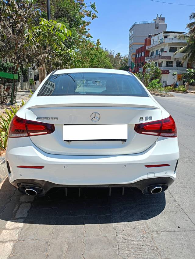 https://images10.gaadi.com/usedcar_image/4586639/original/processed_f85e390258005d212d11e4f500307ca7.jpg?imwidth=6401