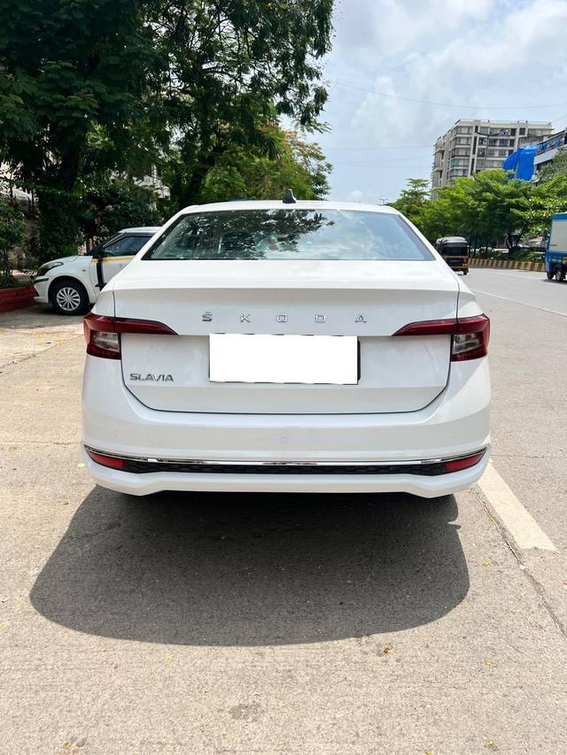 https://images10.gaadi.com/usedcar_image/4586641/original/processed_1e0ed2e867a64e59b5bf5f532a8c94a6.jpg?imwidth=6402