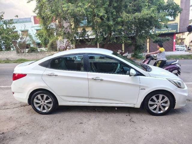 https://images10.gaadi.com/usedcar_image/4586686/original/processed_4d087a8f-374f-47b6-b3bd-09cdf72089c9.jpg?imwidth=6401