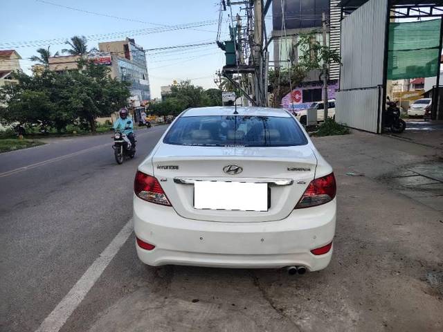 https://images10.gaadi.com/usedcar_image/4586686/original/processed_8e90de79-7c44-49eb-ba1d-e231e7d77121.jpg?imwidth=6402