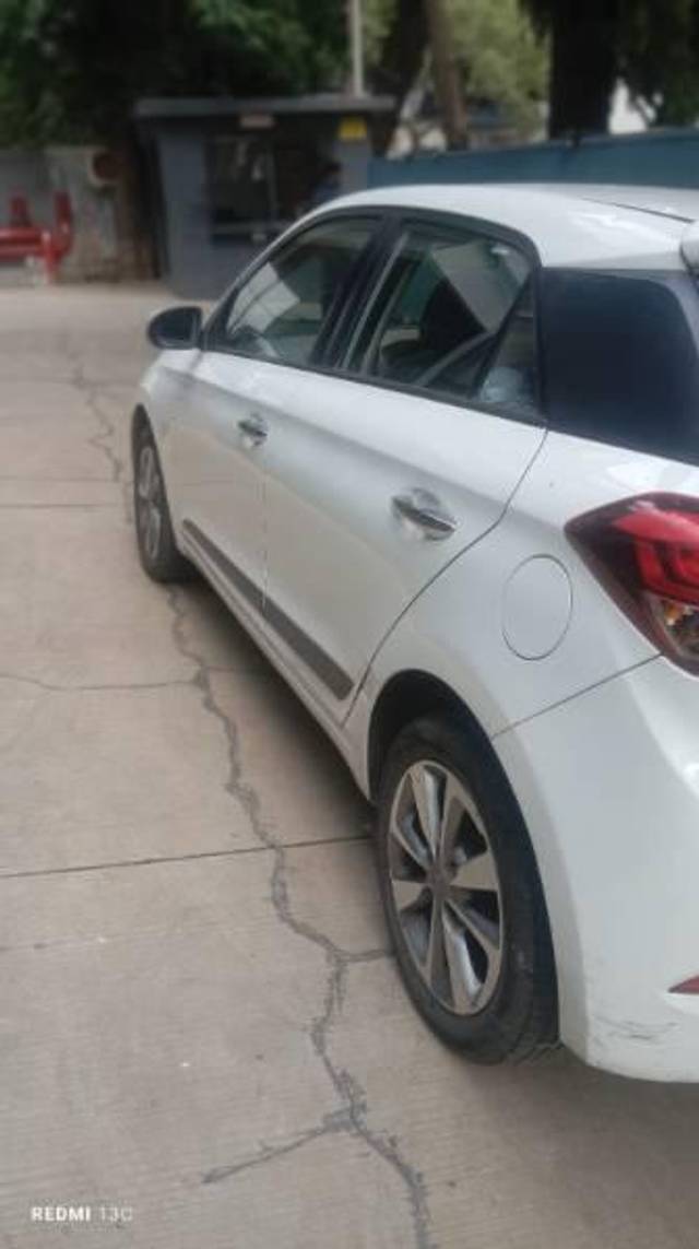 https://images10.gaadi.com/usedcar_image/4586703/original/processed_fa8653c6-c2fc-41b6-85ba-63bc1e3935a8.jpg?imwidth=6402