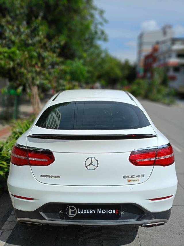 https://images10.gaadi.com/usedcar_image/4586750/original/processed_42ab6a8e1084a83fb8f649dc2bb2d107.jpeg?imwidth=6402