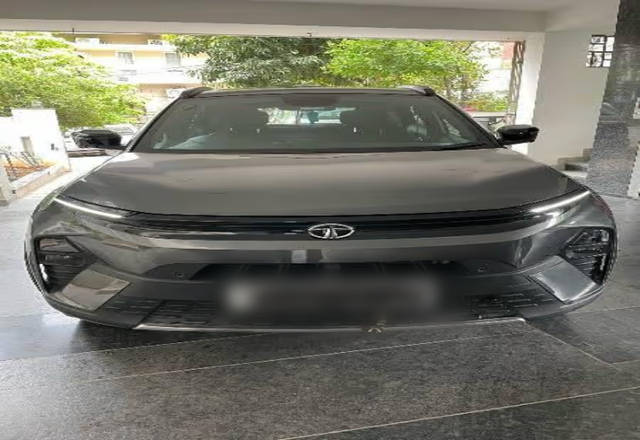 https://images10.gaadi.com/usedcar_image/4586755/original/d9a95fae-ce63-4006-a453-888a728aa8e8.?imwidth=6402