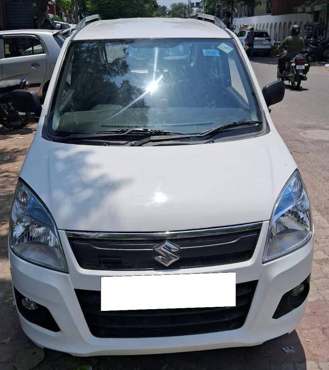 https://images10.gaadi.com/usedcar_image/4586766/original/processed_52bdab49aa2be98435a9afd7d2d7ee9c.jpg?imwidth=6400