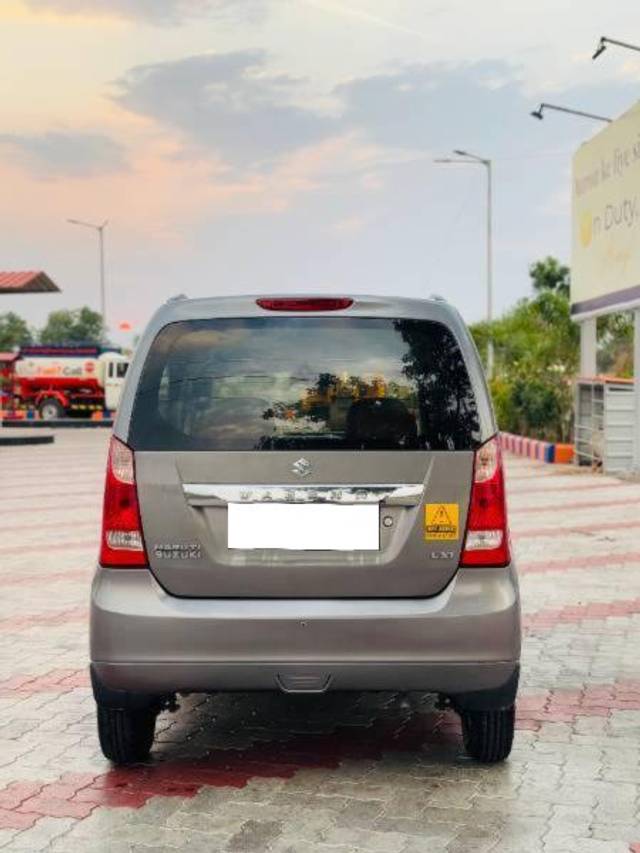 https://images10.gaadi.com/usedcar_image/4586779/original/processed_26b27115-715c-4085-9e7e-a562399a2693.jpg?imwidth=6401