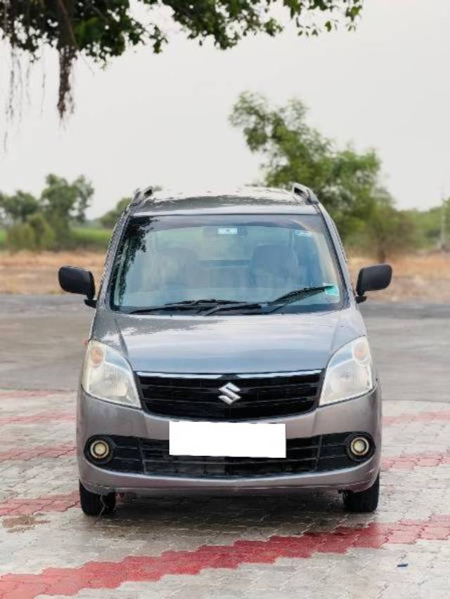 https://images10.gaadi.com/usedcar_image/4586779/original/processed_fd0c8edc-48de-4e04-a66f-afe173a08ca8.jpg?imwidth=6402
