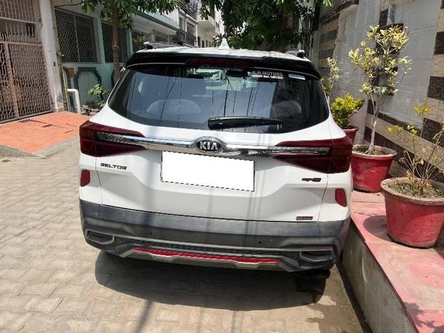 https://images10.gaadi.com/usedcar_image/4586780/original/processed_fd7f9519-88d7-48dc-ab21-dc2924ad82bc.jpeg?imwidth=6400