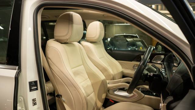 https://images10.gaadi.com/usedcar_image/4586831/original/8e2a1806a2e8ced1c0ad893d83b4ba1f.jpg?imwidth=6402