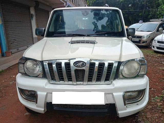 https://images10.gaadi.com/usedcar_image/4586850/original/processed_7899abf651d584faa4da63a9445260a3.jpg?imwidth=6401