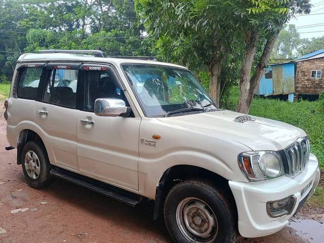 https://images10.gaadi.com/usedcar_image/4586850/original/processed_adb4a7e7950481aafdce2f3dd6675eb8.jpg?imwidth=6400
