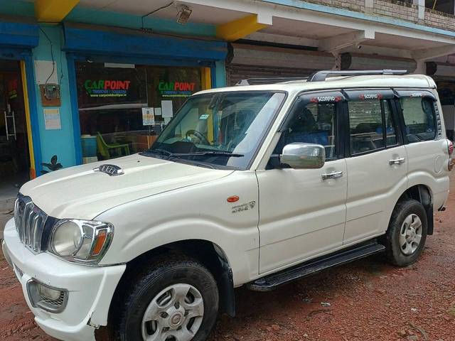 https://images10.gaadi.com/usedcar_image/4586850/original/processed_eab64d9323f9a0e4033a3d90d30f0e09.jpg?imwidth=6402