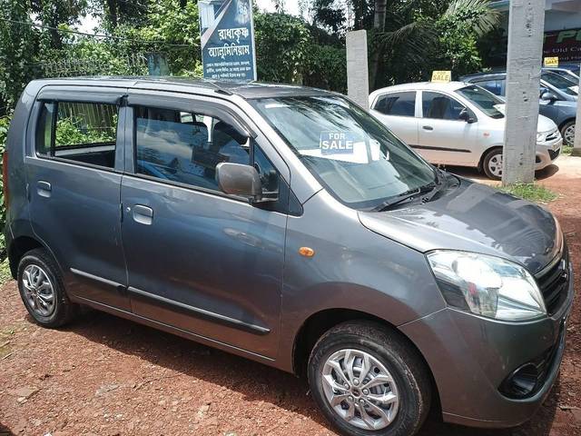 https://images10.gaadi.com/usedcar_image/4586855/original/processed_444e7508c875b640e0c85365955333d6.jpg?imwidth=6401