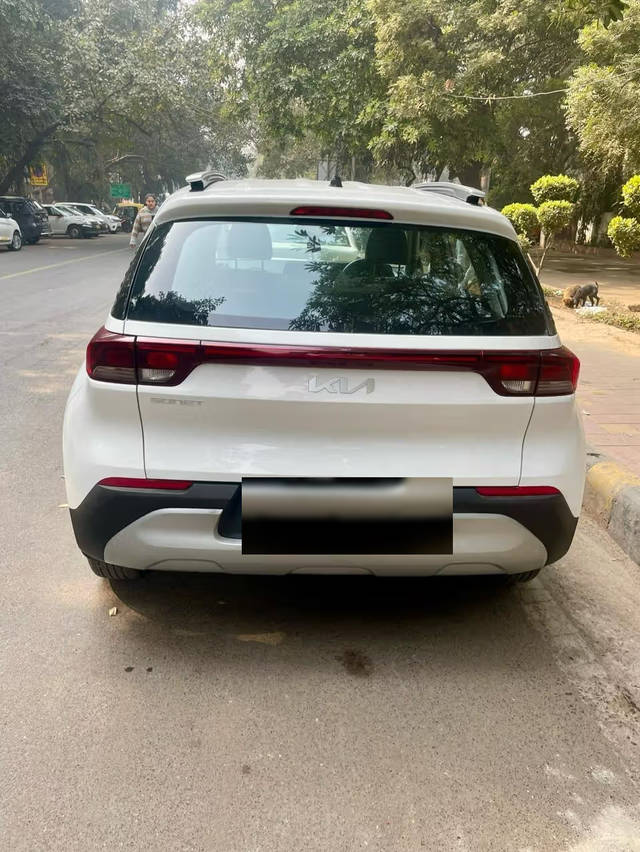 https://images10.gaadi.com/usedcar_image/4586898/original/e7cc4e74-1eaa-4c1a-a8f5-4cb543912f33.png?imwidth=6401