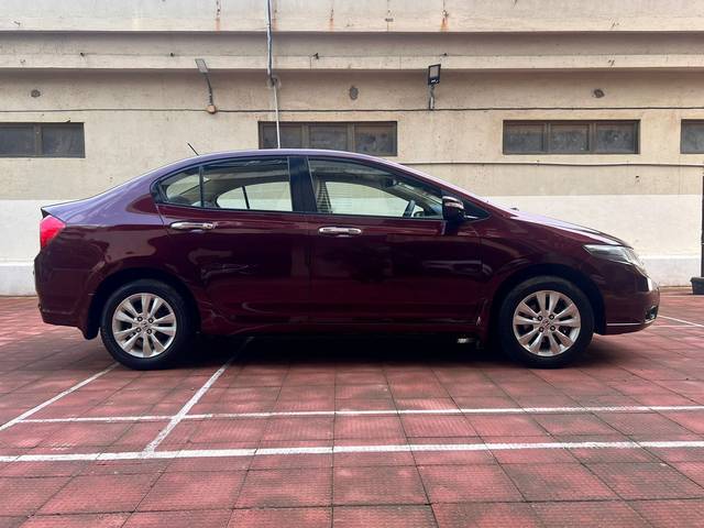 https://images10.gaadi.com/usedcar_image/4586907/original/c22d78a451f0731ba42232ed6a0d6a30.jpeg?imwidth=6401