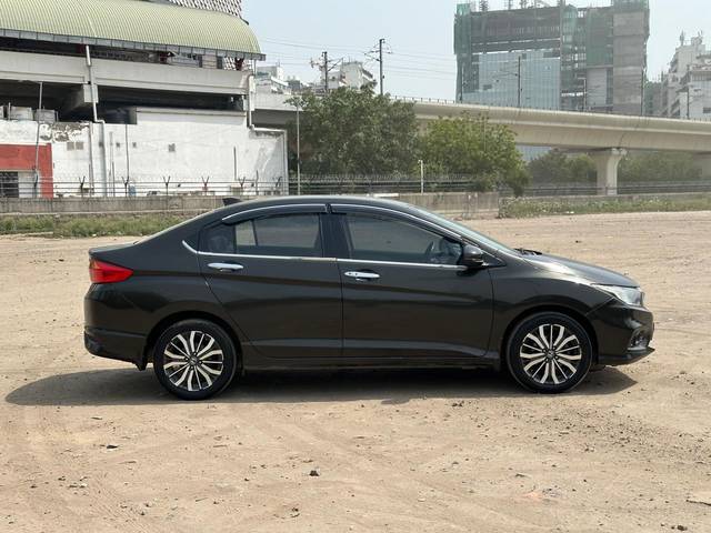 https://images10.gaadi.com/usedcar_image/4586913/original/f41a0b9ba8098262ca2274525c8caa7a.jpg?imwidth=6401