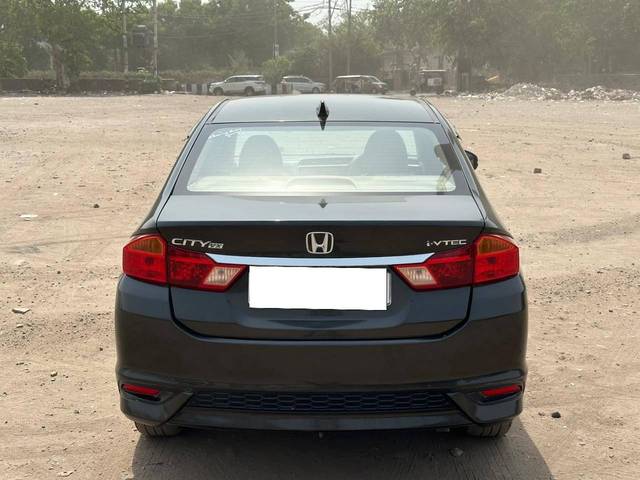 https://images10.gaadi.com/usedcar_image/4586913/original/processed_b74fb32f304c737de693b9fb06484f3e.jpg?imwidth=6402