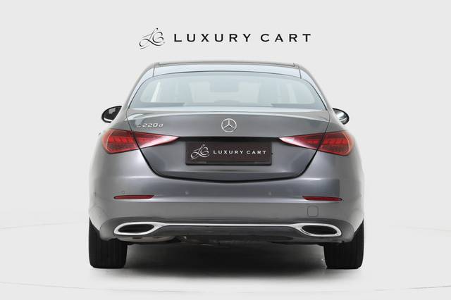 https://images10.gaadi.com/usedcar_image/4586932/original/processed_487e06f80fefd0c514513a1e454d348f.jpg?imwidth=6402
