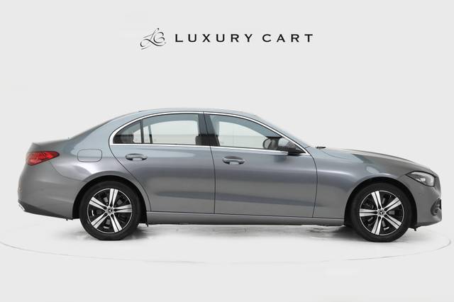 https://images10.gaadi.com/usedcar_image/4586932/original/processed_6fbe9785fc24583e3f5fd7c4e419adab.jpg?imwidth=6401