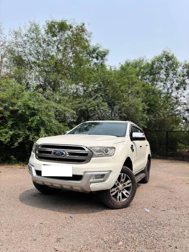 https://images10.gaadi.com/usedcar_image/4586953/original/processed_87f648e1701b5d7ca6b906fead2e1b58.jpg?imwidth=6402