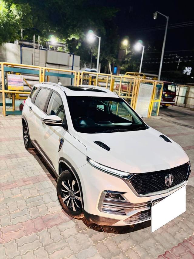 https://images10.gaadi.com/usedcar_image/4586961/original/processed_a6ec1c3652c6eba4c8a57167a44e3d3d.jpg?imwidth=6400