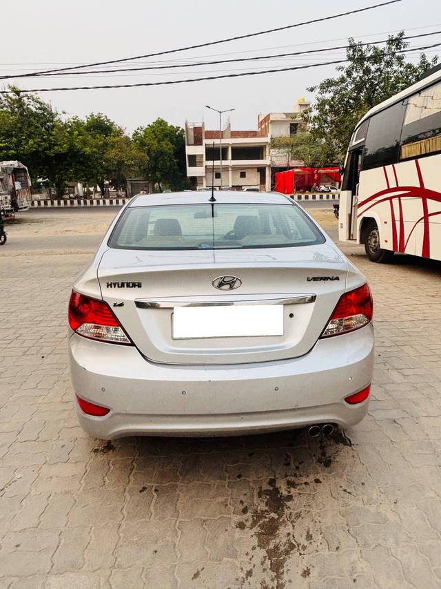 https://images10.gaadi.com/usedcar_image/4586963/original/processed_b9bd133c59b714c2b2adbf9fe39a6907.jpg?imwidth=6401