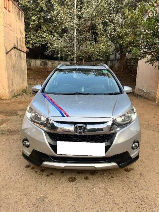https://images10.gaadi.com/usedcar_image/4586970/original/processed_33a17d2f-fc79-4a98-b056-737e5f35db11.jpeg?imwidth=6400