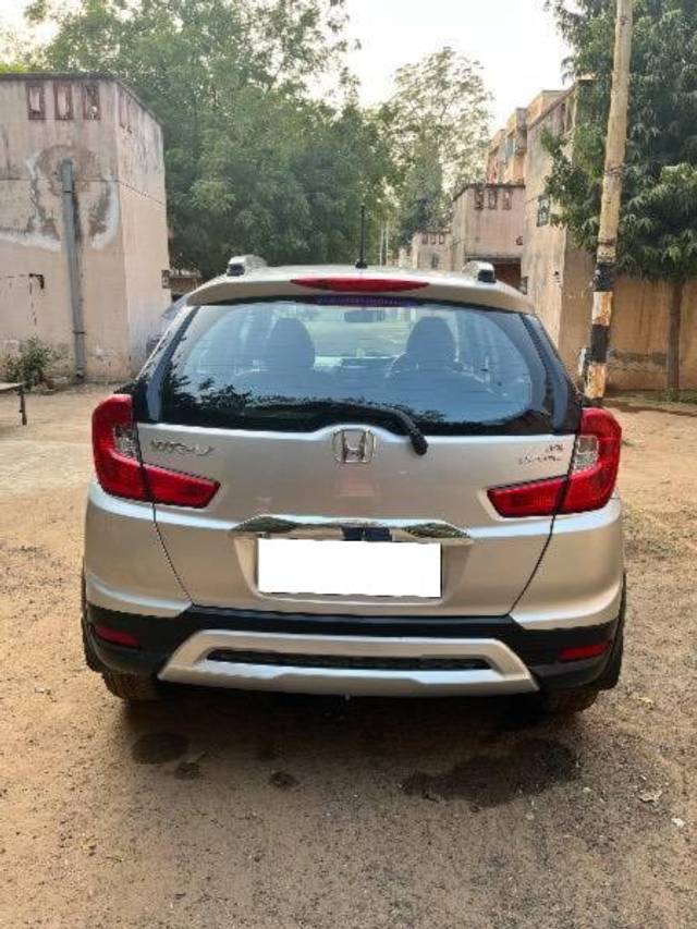 https://images10.gaadi.com/usedcar_image/4586970/original/processed_ca579c60-9210-4deb-8d05-571840960884.jpeg?imwidth=6401