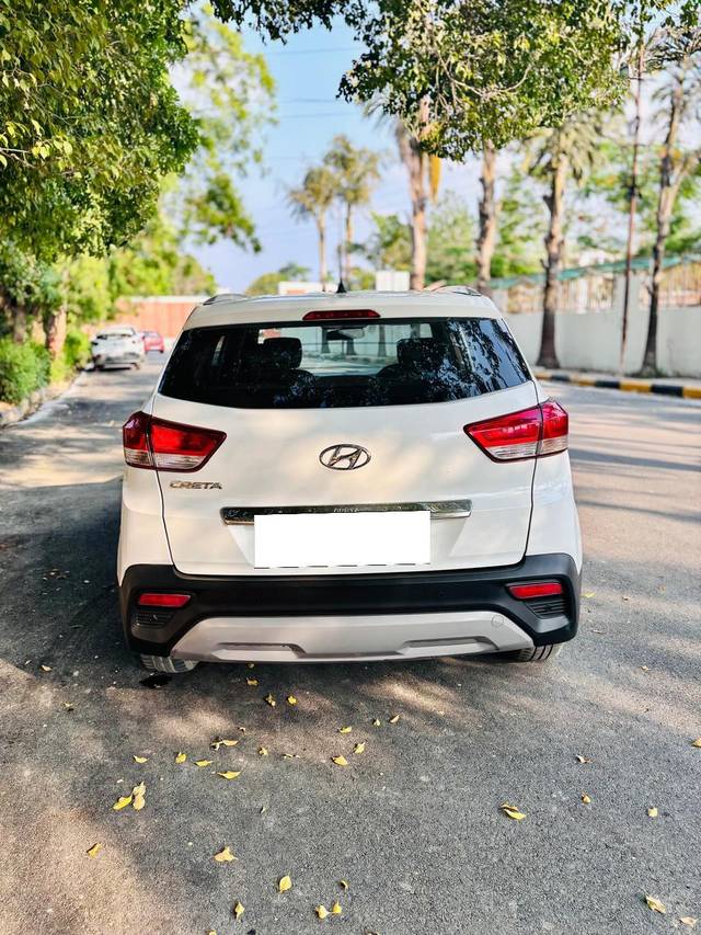 https://images10.gaadi.com/usedcar_image/4586986/original/processed_0e1387121f9e7bb1f3afa0a762ac87d5.jpg?imwidth=6401