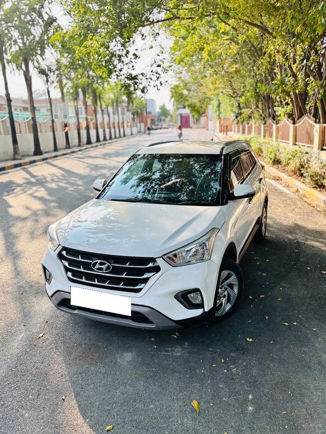https://images10.gaadi.com/usedcar_image/4586986/original/processed_6e0f21fd57fc6eff0d837a492ddddaaf.jpg?imwidth=6402