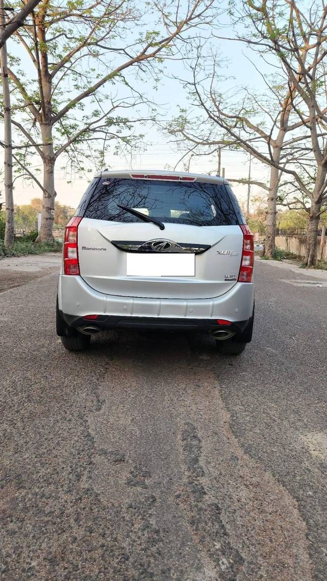 https://images10.gaadi.com/usedcar_image/4586987/original/processed_a6dc208b8a4831e07e35672177478b09.jpg?imwidth=6402