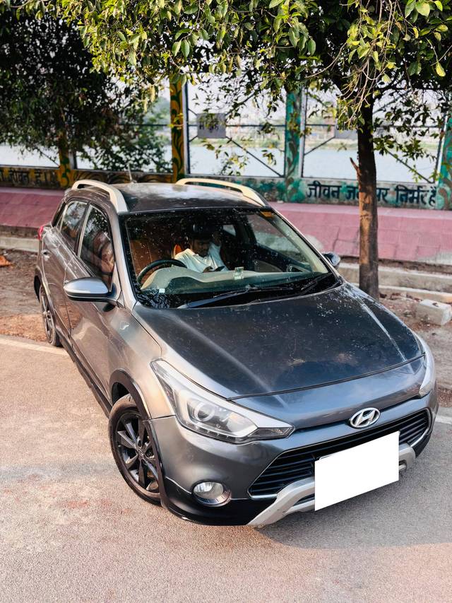 https://images10.gaadi.com/usedcar_image/4586997/original/processed_4dd288497a5840734a551c2cb6d7f722.jpg?imwidth=6400