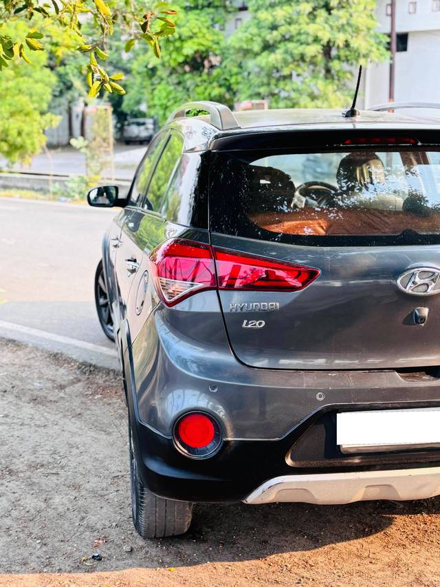 https://images10.gaadi.com/usedcar_image/4586997/original/processed_5b74367cf7b9e0fefe13112b5ab60519.jpg?imwidth=6401
