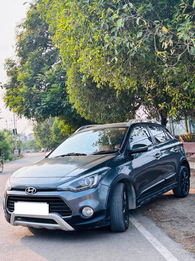 https://images10.gaadi.com/usedcar_image/4586997/original/processed_8f3d5c5388670bcb82bfbdd8fcfef2c5.jpg?imwidth=6402