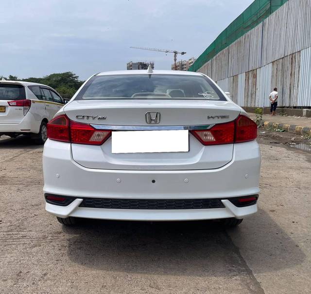 https://images10.gaadi.com/usedcar_image/4587020/original/processed_d1aabc90bd7826846d0ed82756c16059.jpg?imwidth=6402