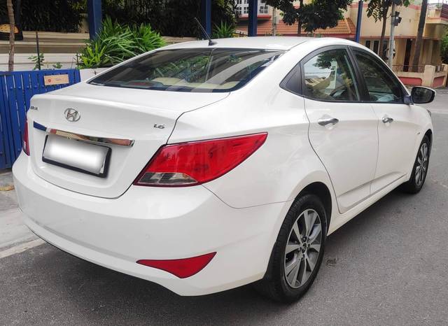 https://images10.gaadi.com/usedcar_image/4587032/original/processed_0f598d6482d29ff2e737e9283ea5c4cb.jpg?imwidth=6402