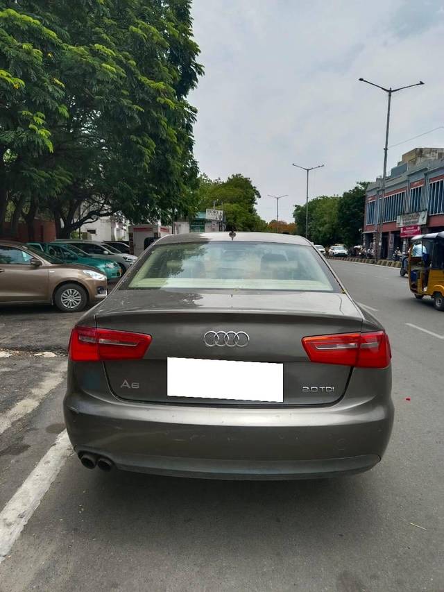 https://images10.gaadi.com/usedcar_image/4587034/original/processed_84b0dc35bfaa091dfb8475737fcd51e9.jpg?imwidth=6401