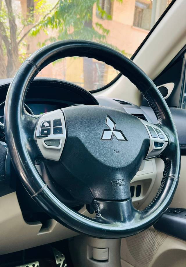 https://images10.gaadi.com/usedcar_image/4587042/original/ba07d6d8cd52f009fa02565ddb712f4e.jpg?imwidth=6401