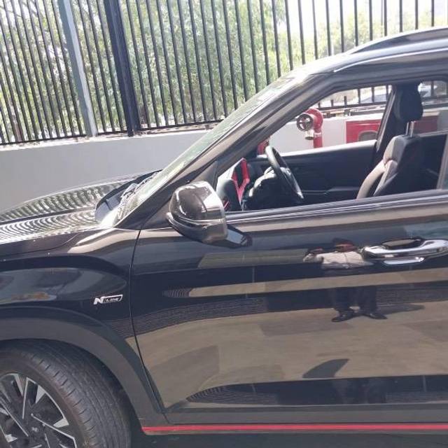 https://images10.gaadi.com/usedcar_image/4587044/original/processed_584af3ad-8713-4e5b-9b85-77e4025403c0.jpeg?imwidth=6402
