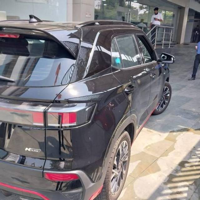 https://images10.gaadi.com/usedcar_image/4587044/original/processed_b5e1b581-0a51-4e28-b2c0-e245778cb049.jpeg?imwidth=6401