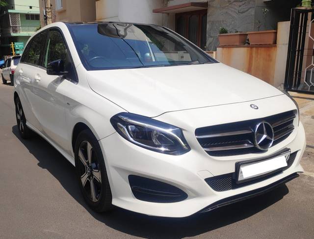 https://images10.gaadi.com/usedcar_image/4587045/original/057383425e84273ef8c6e10ffa515766.jpg?imwidth=6400