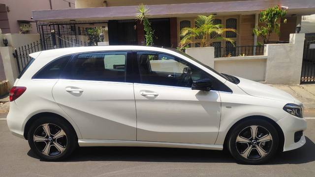 https://images10.gaadi.com/usedcar_image/4587045/original/2d504fd166bc97253ec1c8bbcac1ec33.jpg?imwidth=6401