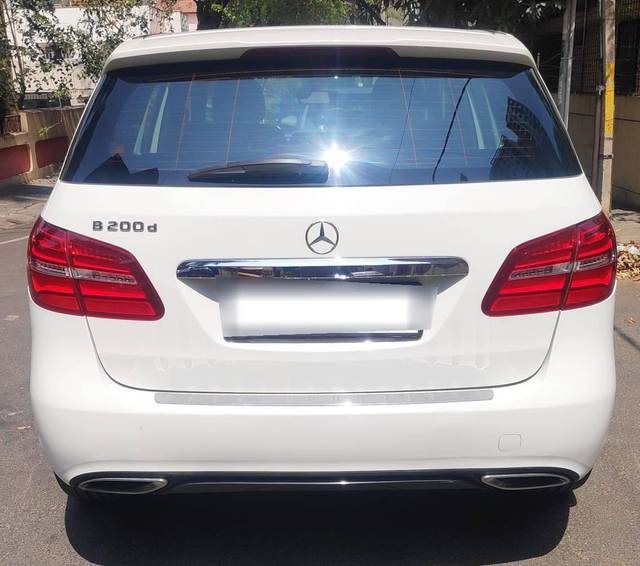 https://images10.gaadi.com/usedcar_image/4587045/original/processed_daf5d61aeb08842fece2fbf0d42e4758.jpg?imwidth=6402