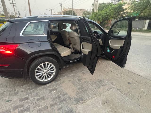 https://images10.gaadi.com/usedcar_image/4587048/original/processed_ca7c6985d9808b2590302c9a6d4248de.jpg?imwidth=6402