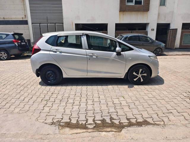https://images10.gaadi.com/usedcar_image/4587053/original/processed_0a574c7249c35022b64e4147238b03b6.jpg?imwidth=6401